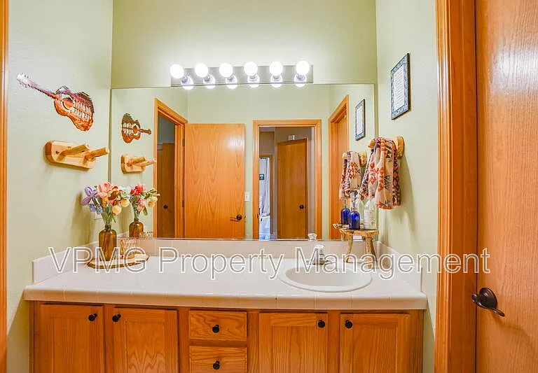 1204 NE 89th Ave — Photo 22
