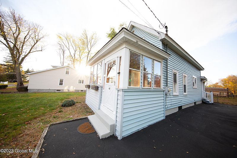 3rd image of 97 Lorraine Avenue