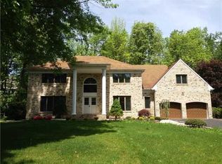 41 Lake Dr, North Brunswick, NJ 08902