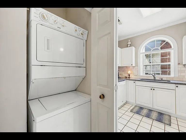 Hibiscus Dr — Photo 10