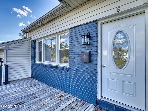 3rd image of 8 Park Ln N