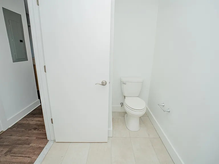 Riverside Village Apartments — Photo 108