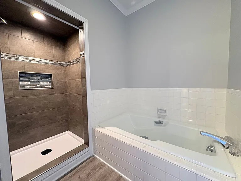 208 Forest View Ct — Photo 27