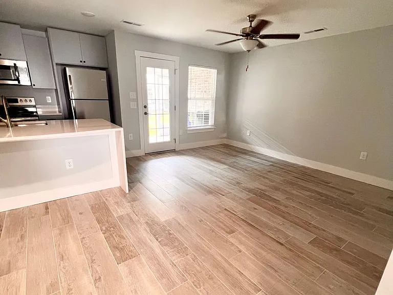 2705 Mercer Dr — Photo 24