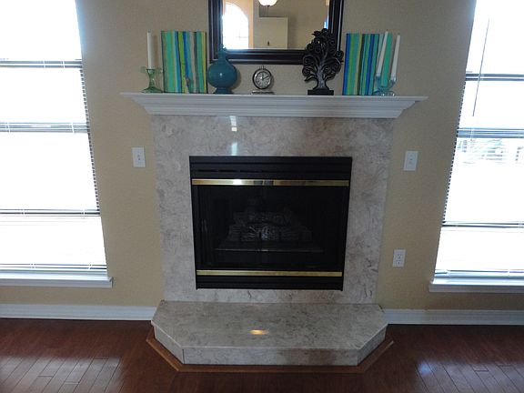 Gas fireplace