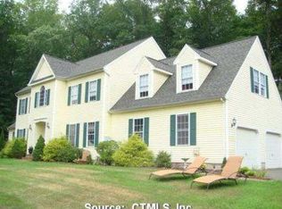 415 Briarwood Dr, Guilford, CT 06437