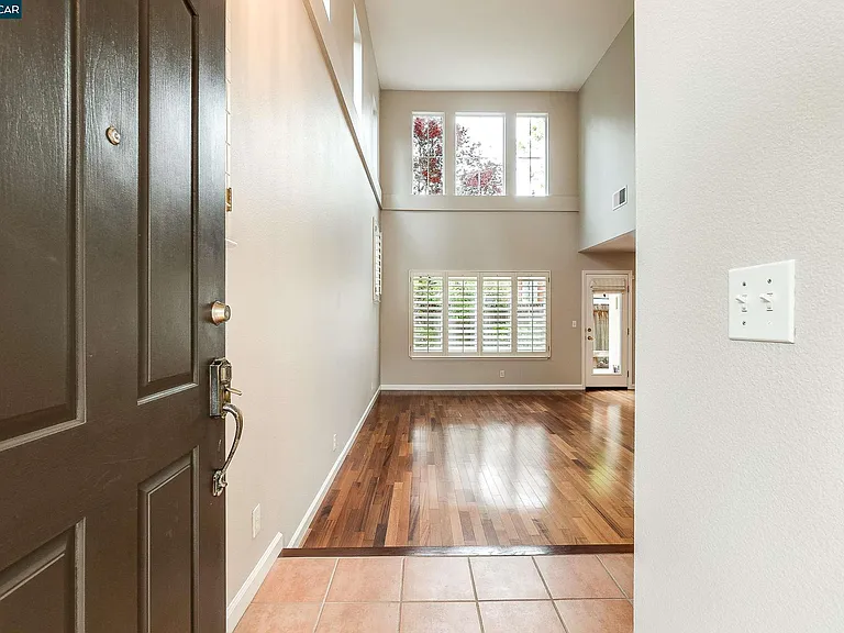 435 Regal Lily Ln — Photo 3