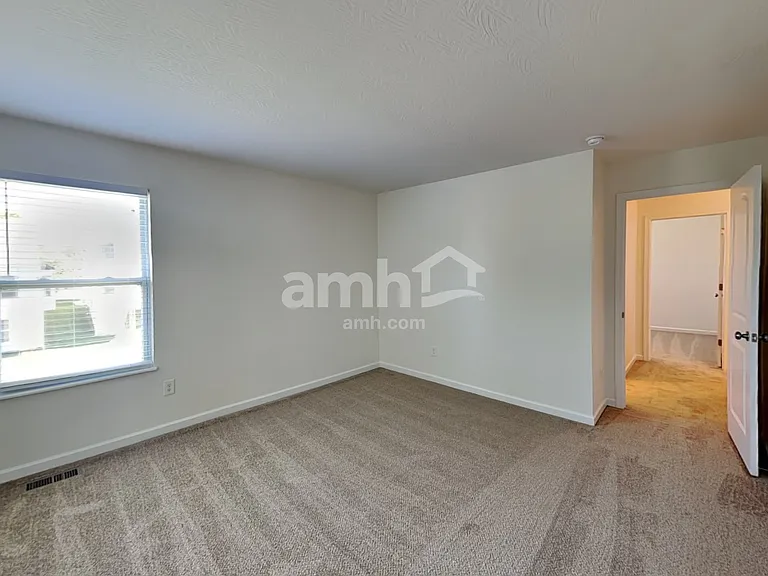 881 Orwell St — Photo 12