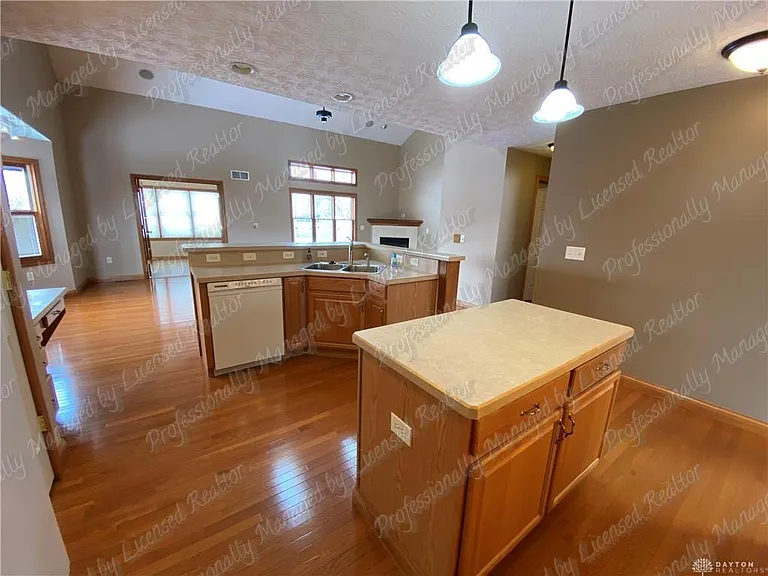 6353 Charlotte Ct — Photo 11