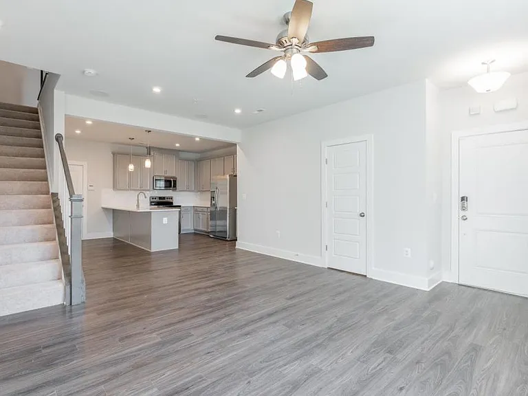 2618 Lassen Walk #A — Photo 5