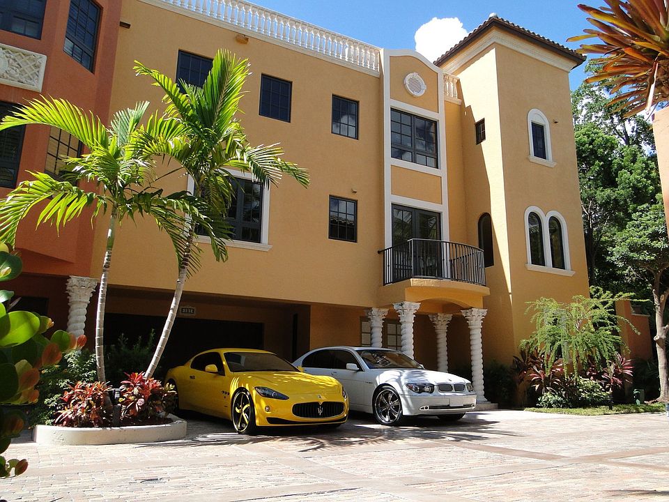 Celebrity Home - Exterior Front