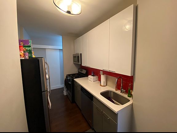5th image of 618 W 182nd St #3A