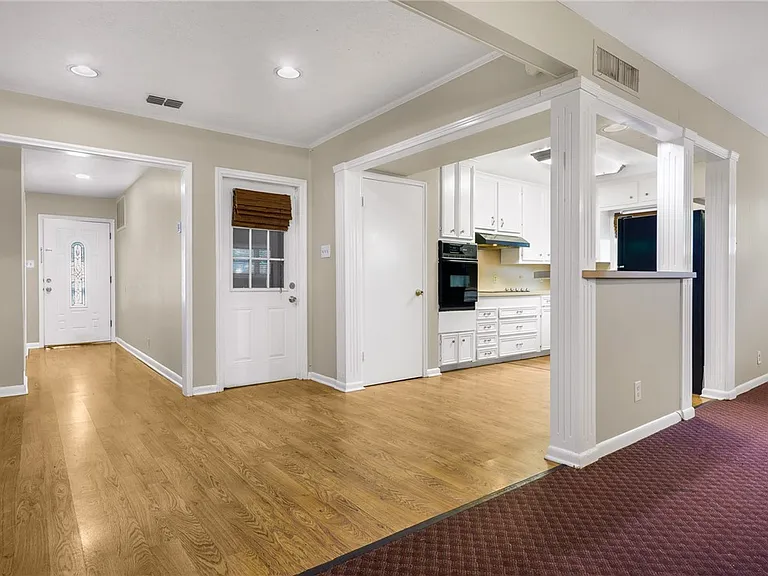 1226 Zarsky Dr — Photo 9