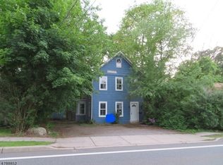 101 Glenwild Ave, Bloomingdale, NJ 07403