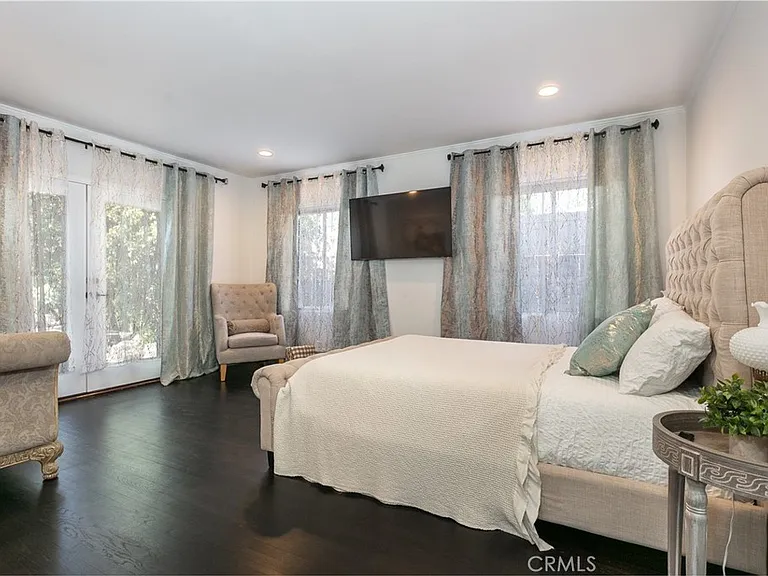 5825 Fulton Ave — Photo 18