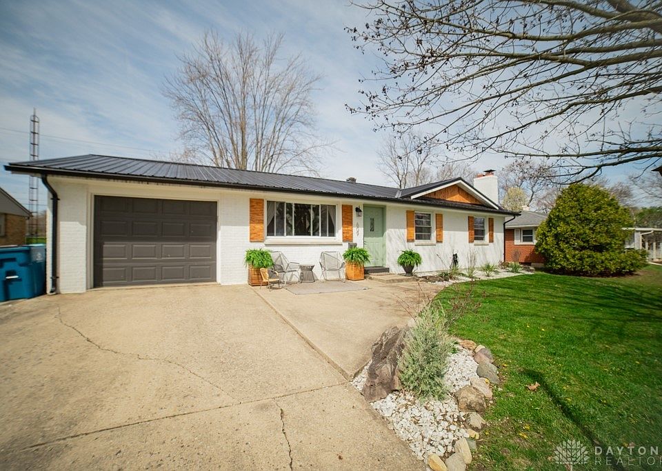1st image of 609 Fern Ave