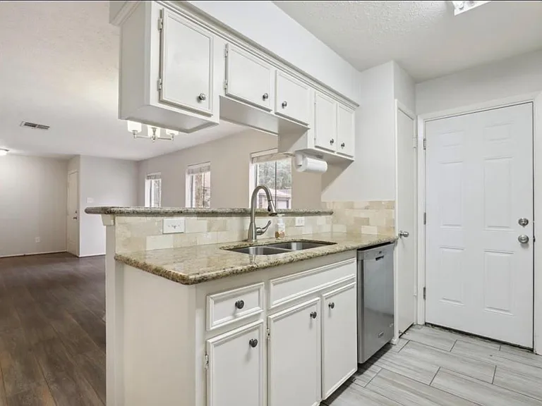 24 E Bigelow Oak Ct — Photo 3