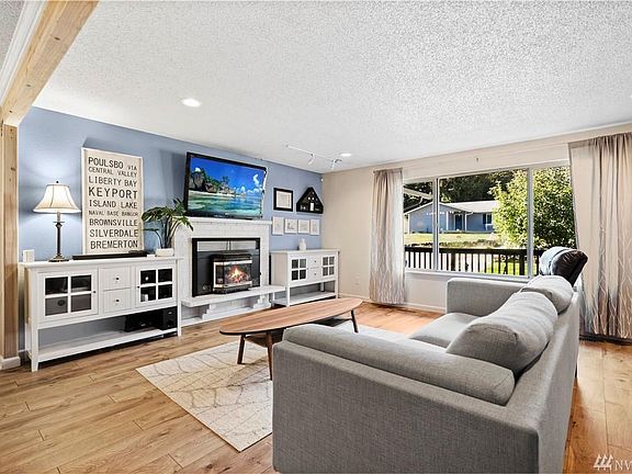 4th image of 406 NE Conifer Dr