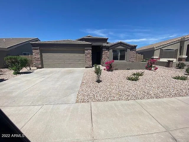 4 bed, 1940 sqft, $1,950 — Photo 1