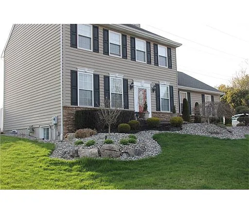 2 Woods Ln photo 1