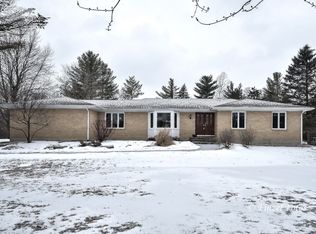 7911 Hickory Nut Grove Rd, Cary, IL 60013