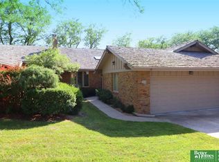 10234 Fieldcrest Dr, Omaha, NE 68114