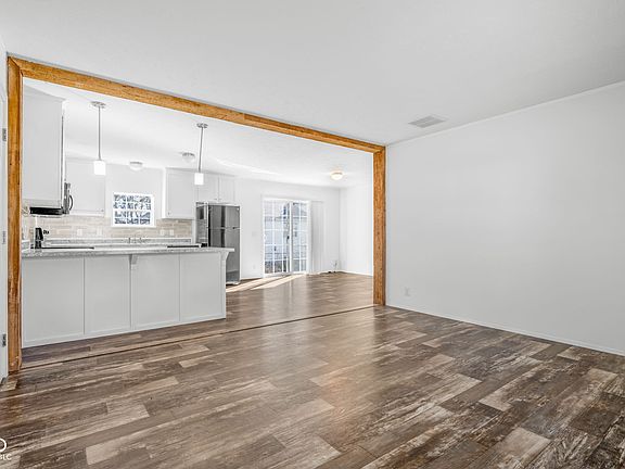 5th image of 202-204 E 11th St
