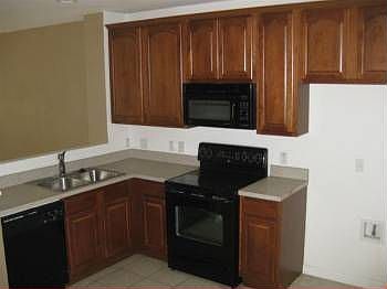 5th image of 1951 Stockton Dr