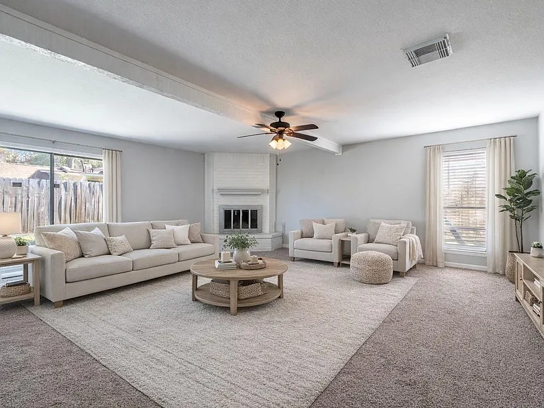 10215 Kirkwren Dr — Photo 5