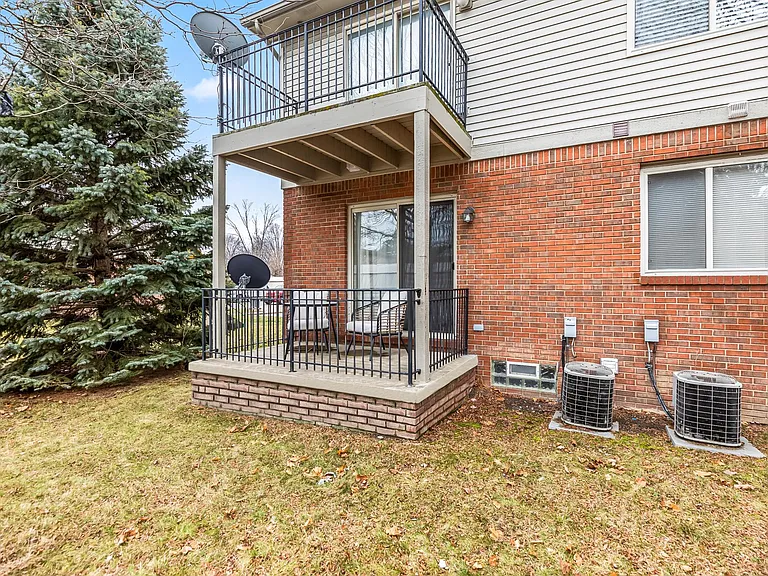 18530 E Forteen Mile Rd — Photo 35