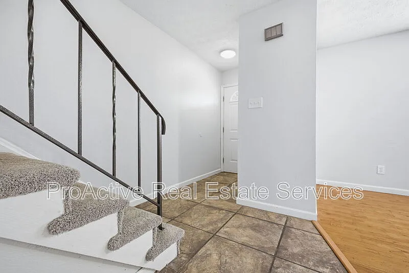 4 bed, 2.5 bath, 1386 sqft, $1,800 — Photo 2