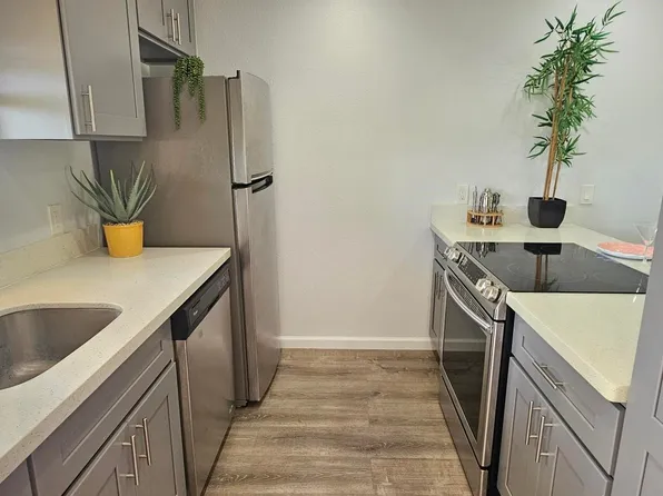 94-513 Lumiaina St APT M206, Waipahu, HI 96797