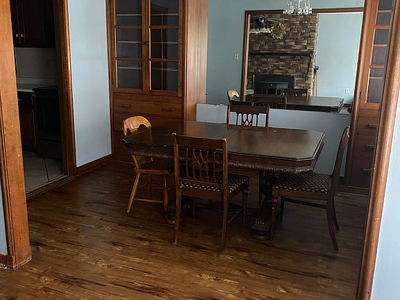 3rd image of 830 Midland Ave APT 1
