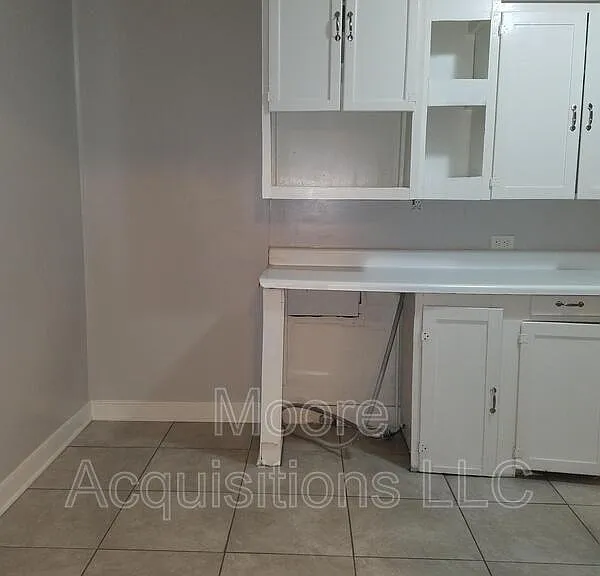 221 Leonard Dr — Photo 5