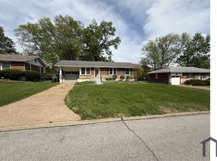 9718 Hemlock Dr, Saint Louis, MO 63137