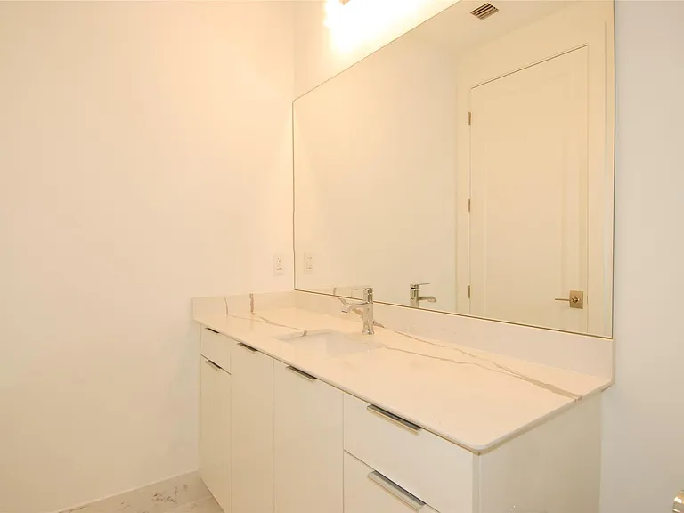 1435 SW 23rd St — Photo 21