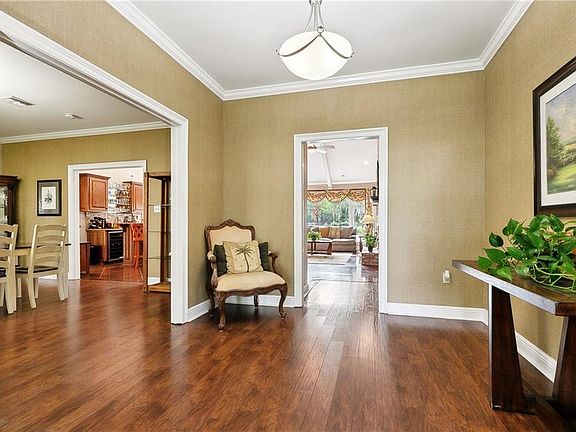 4th image of 48 Bocage Dr