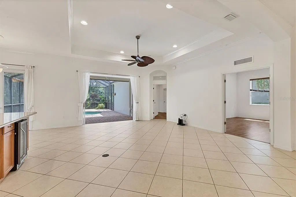 3 bed, 2.0 bath, 2148 sqft, $4,500 — Photo 2