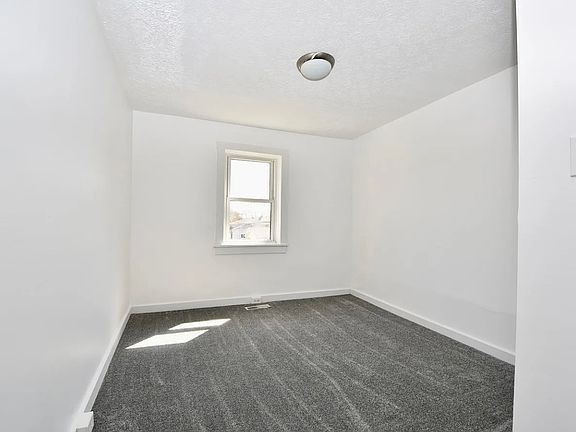 5th image of 899 E Whittier St #1