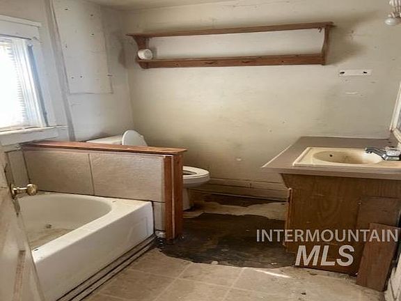 5th image of 1308 E Belmont St