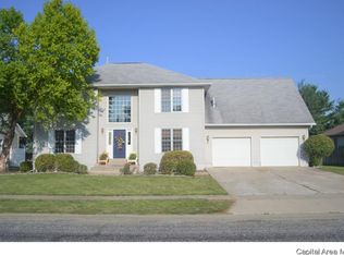 315 Westwinds Dr, Jacksonville, IL 62650