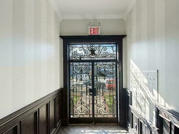 4th image of 555 Eastern Pkwy APT 1C