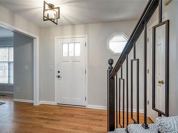 3rd image of 15113 Horton St