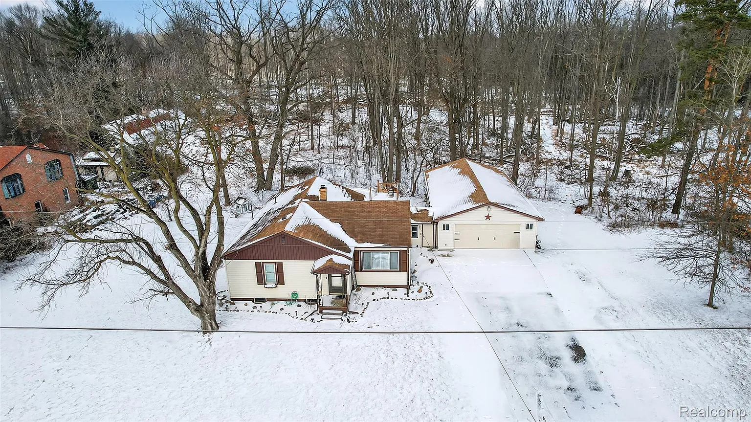 3241 Curtis Rd photo 1