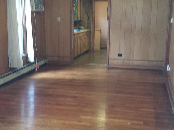 2nd image of 505 Maple St