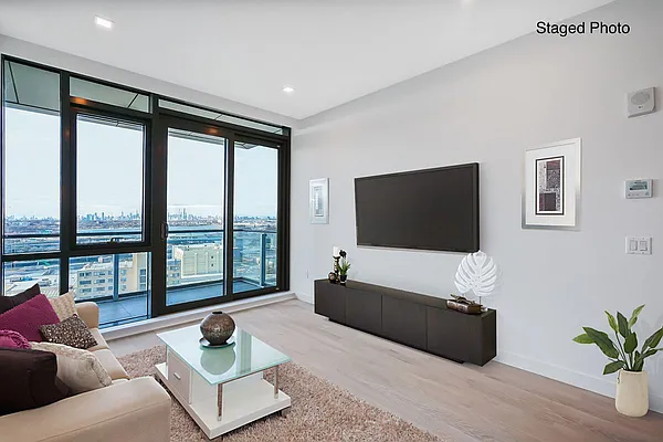 Rented by Chase Global Realty Corp | media 7