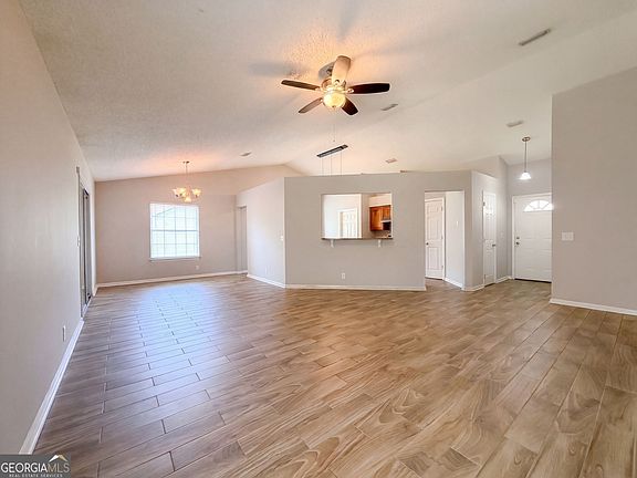 3rd image of 220 Chestnut Ct