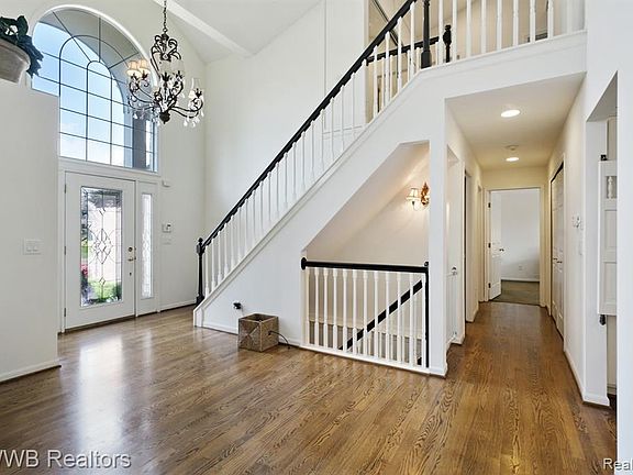 3rd image of 115 Charrington Ct