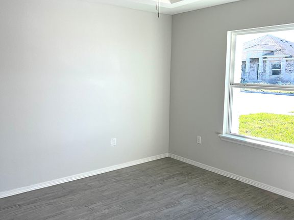 3rd image of 321 Clemente Ave Unit A