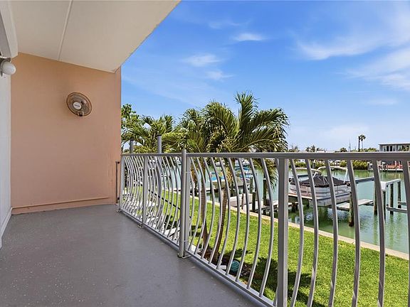 5th image of 12482 Capri Cir N